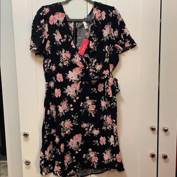 Dresses & Skirts - NEW! Xhilaration Cross Over Side Tie Floral Dress